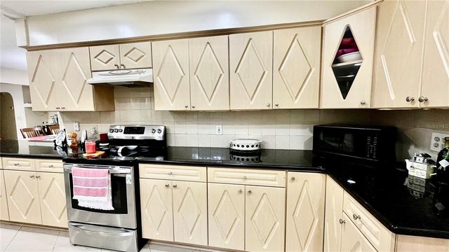 14216 BRIARTHORN DRIVE, Tampa, FL 33625