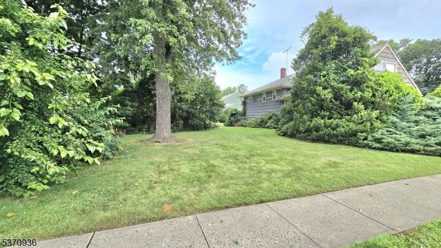 65 Dalewood Rd, Clifton City, NJ 07013