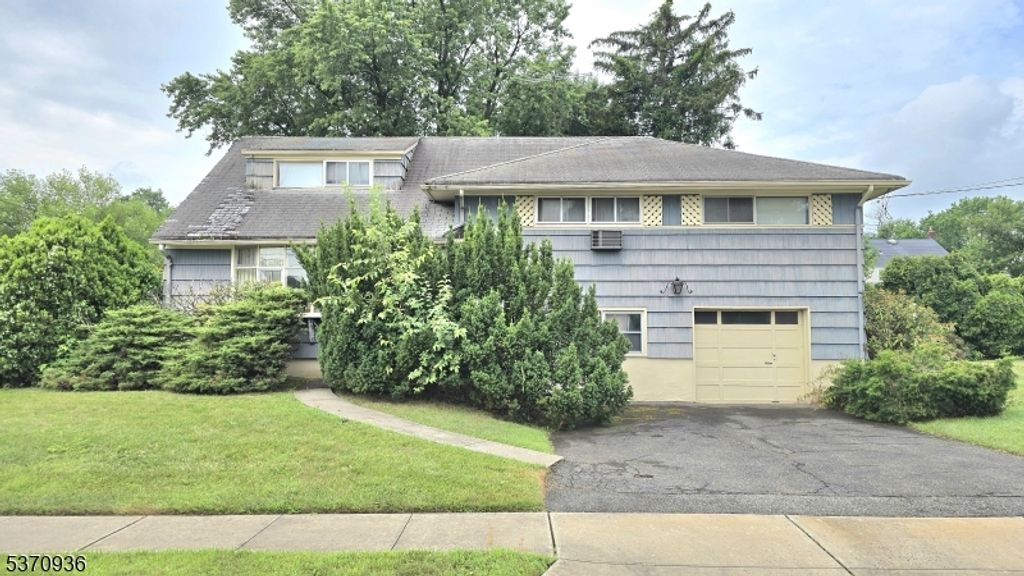 65 Dalewood Rd, Clifton City, NJ 07013