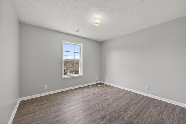 2758 N Whitfield Rd, Clarksville, TN 37040