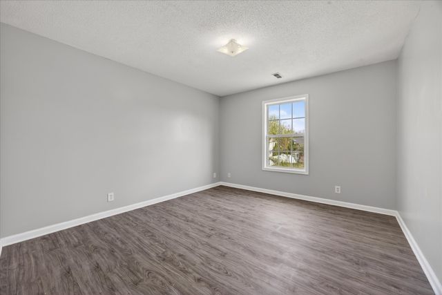 2758 N Whitfield Rd, Clarksville, TN 37040