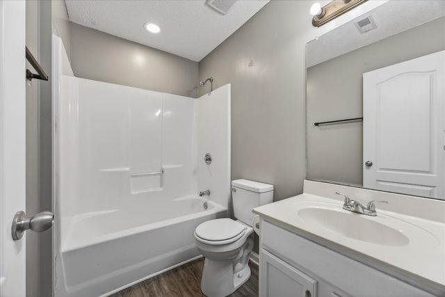 2758 N Whitfield Rd, Clarksville, TN 37040