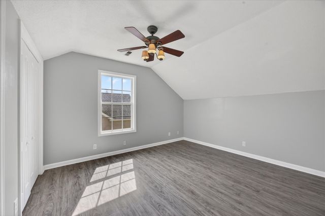 2758 N Whitfield Rd, Clarksville, TN 37040