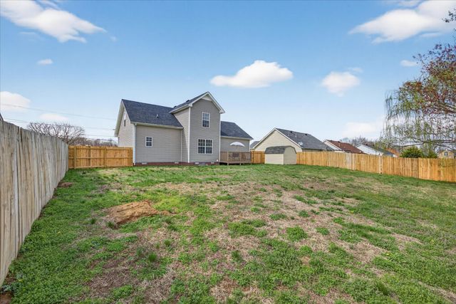 2758 N Whitfield Rd, Clarksville, TN 37040