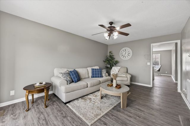 2758 N Whitfield Rd, Clarksville, TN 37040