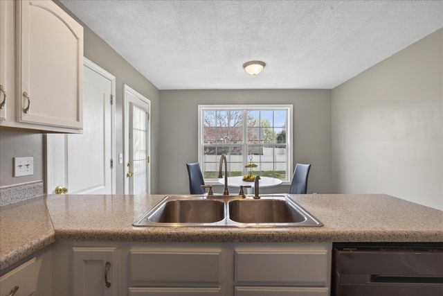 2758 N Whitfield Rd, Clarksville, TN 37040