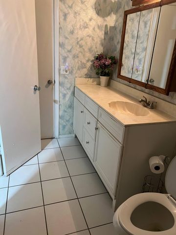 105 ROYAL PARK Drive 1D, Oakland Park, FL 33309