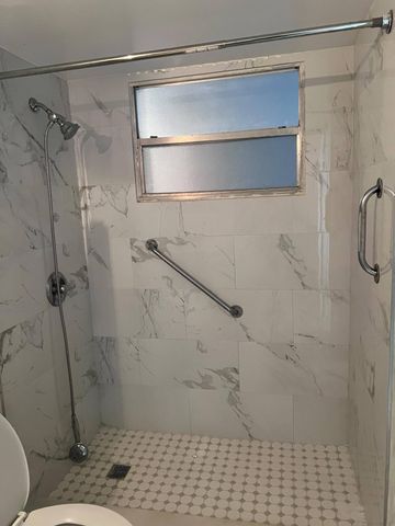 105 ROYAL PARK Drive 1D, Oakland Park, FL 33309