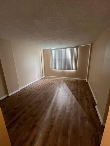 105 ROYAL PARK Drive 1D, Oakland Park, FL 33309