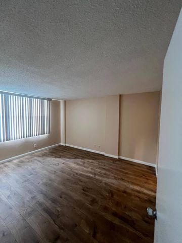 105 ROYAL PARK Drive 1D, Oakland Park, FL 33309