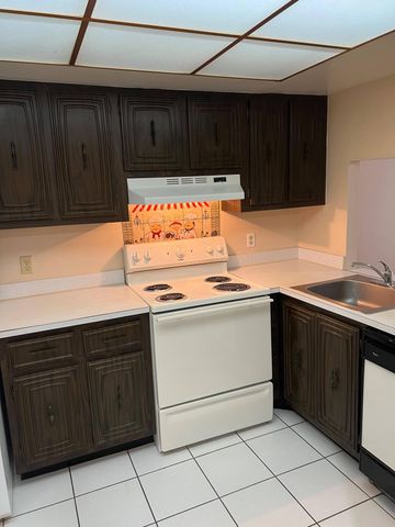 105 ROYAL PARK Drive 1D, Oakland Park, FL 33309