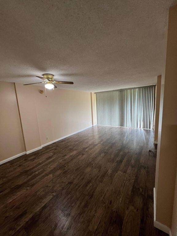 105 ROYAL PARK Drive 1D, Oakland Park, FL 33309
