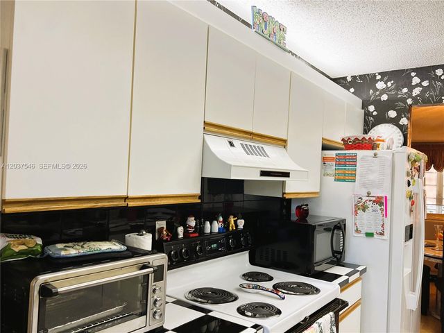 1300 SW 130th Avenue 101F, Pembroke Pines, FL 33027