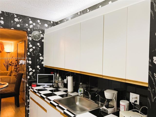 1300 SW 130th Avenue 101F, Pembroke Pines, FL 33027
