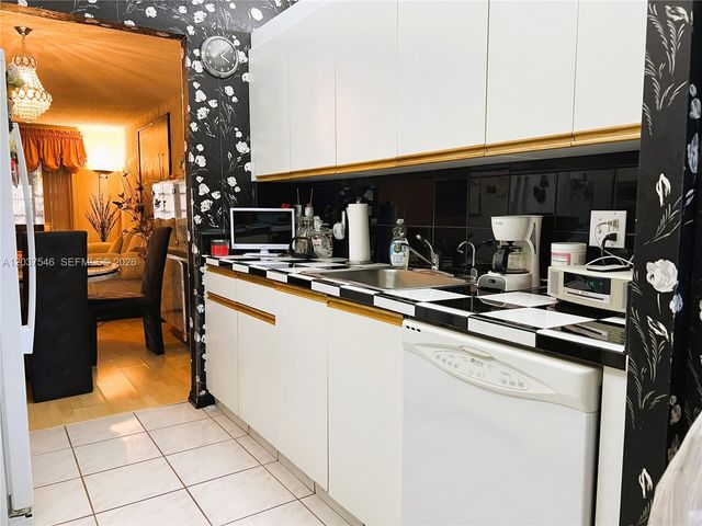 1300 SW 130th Avenue 101F, Pembroke Pines, FL 33027