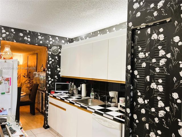 1300 SW 130th Avenue 101F, Pembroke Pines, FL 33027