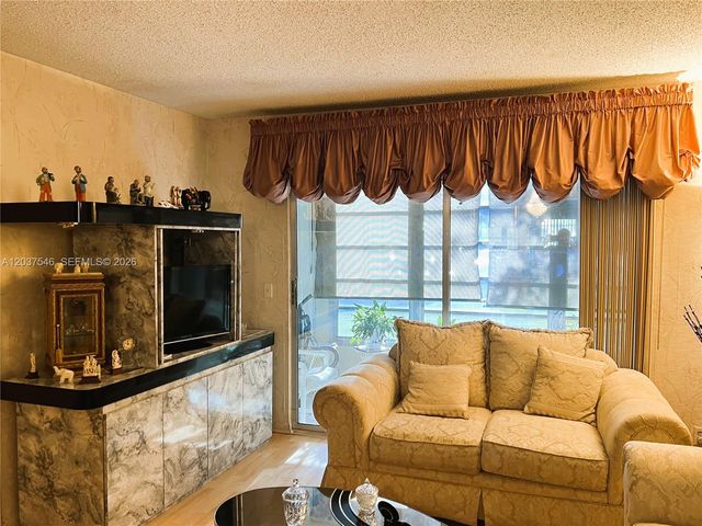 1300 SW 130th Avenue 101F, Pembroke Pines, FL 33027