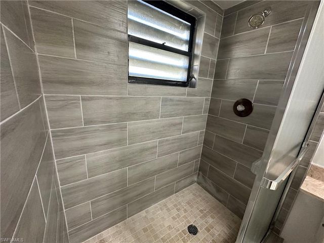 209 Pinebrook DR, Fort Myers, FL 33907