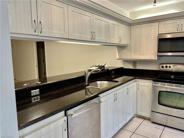 209 Pinebrook DR, Fort Myers, FL 33907