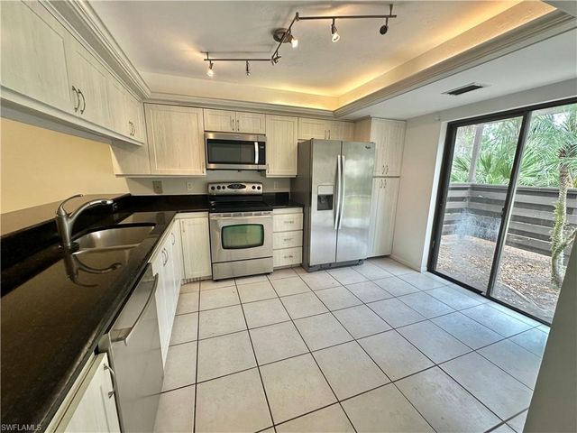 209 Pinebrook DR, Fort Myers, FL 33907