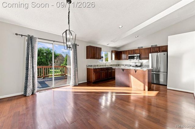 3201 Lynhurst Court, Rochester, MI 48306
