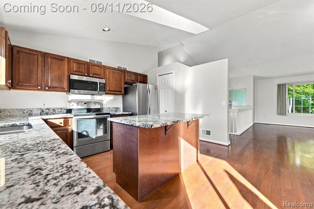 3201 Lynhurst Court, Rochester, MI 48306