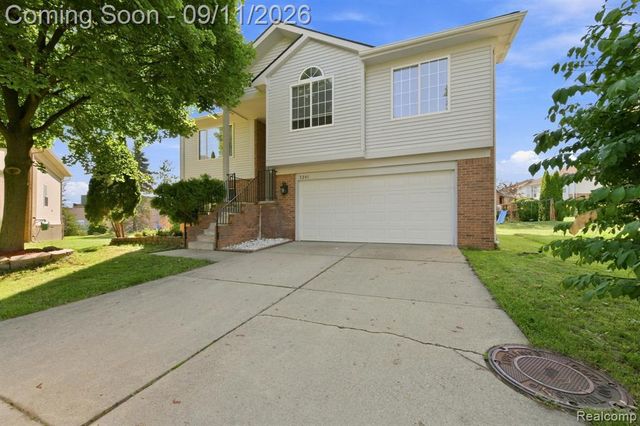 3201 Lynhurst Court, Rochester, MI 48306