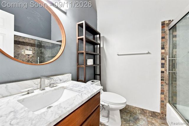 3201 Lynhurst Court, Rochester, MI 48306