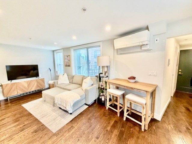 366 Hanover 2, Boston, MA 02113
