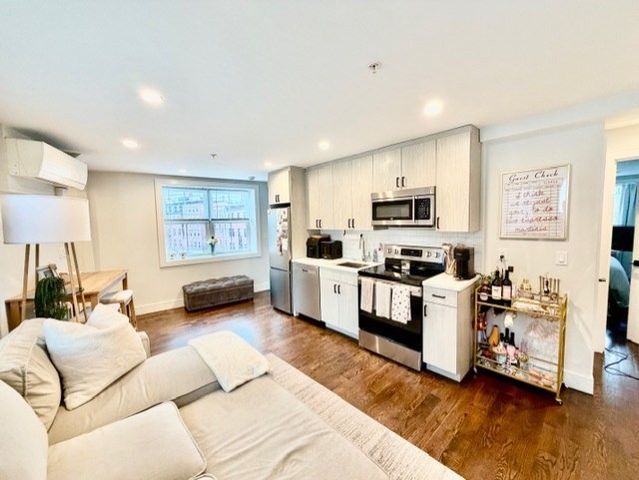 366 Hanover 2, Boston, MA 02113