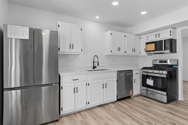 3S184 Birchwood Drive, Warrenville, IL 60555