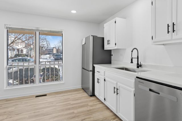 3S184 Birchwood Drive, Warrenville, IL 60555