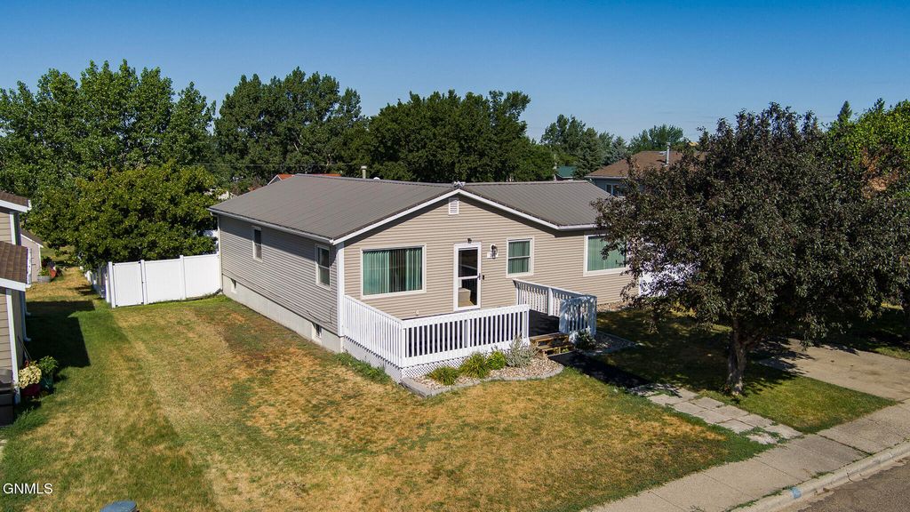 308 7th Street S, New Salem, ND 58563 photo 1
