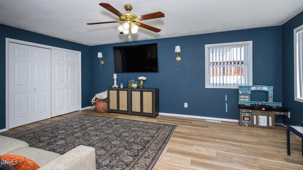 308 7th Street S, New Salem, ND 58563 photo 5