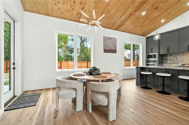 27 Luncarty Lane, Bella Vista, AR 72715