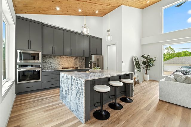 27 Luncarty Lane, Bella Vista, AR 72715