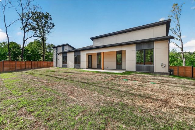 27 Luncarty Lane, Bella Vista, AR 72715