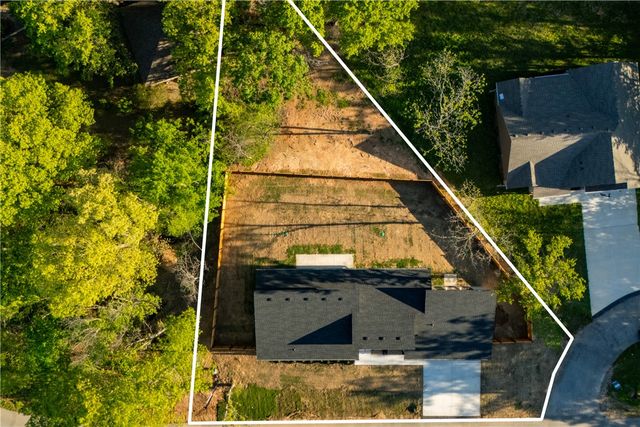 27 Luncarty Lane, Bella Vista, AR 72715