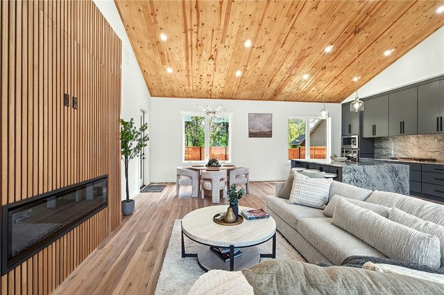 27 Luncarty Lane, Bella Vista, AR 72715