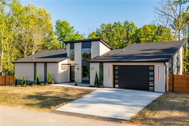 27 Luncarty Lane, Bella Vista, AR 72715