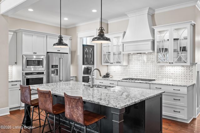 8900 Featherbell Blvd, Prospect, KY 40059