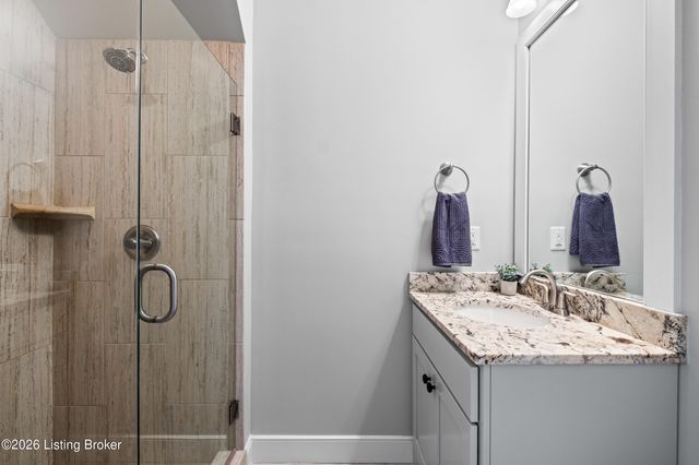 8900 Featherbell Blvd, Prospect, KY 40059