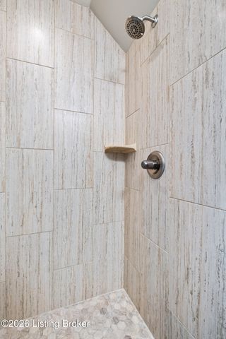 8900 Featherbell Blvd, Prospect, KY 40059