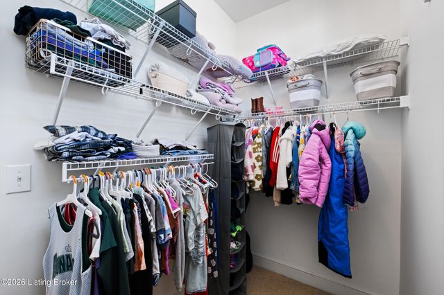 8900 Featherbell Blvd, Prospect, KY 40059