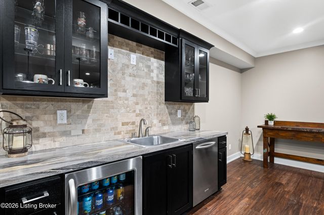 8900 Featherbell Blvd, Prospect, KY 40059