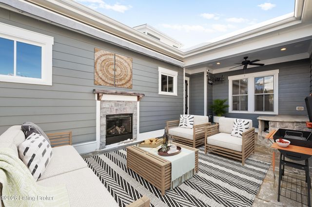 8900 Featherbell Blvd, Prospect, KY 40059