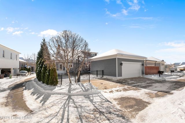 8900 Featherbell Blvd, Prospect, KY 40059