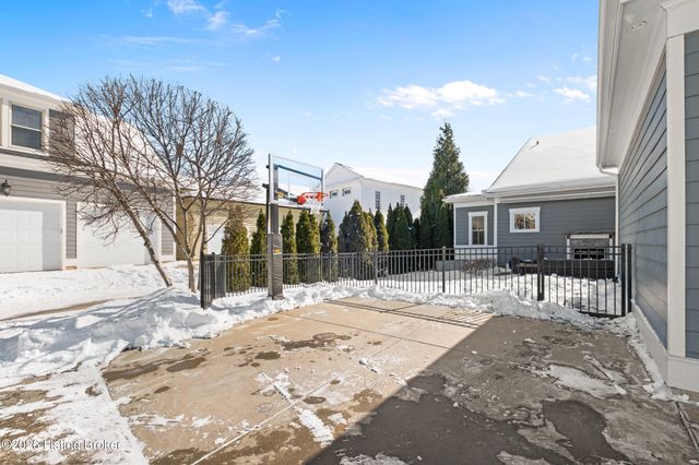 8900 Featherbell Blvd, Prospect, KY 40059