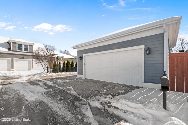 8900 Featherbell Blvd, Prospect, KY 40059