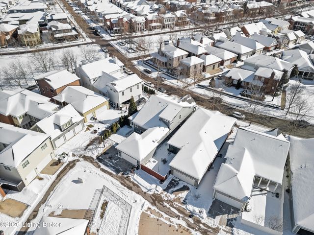 8900 Featherbell Blvd, Prospect, KY 40059